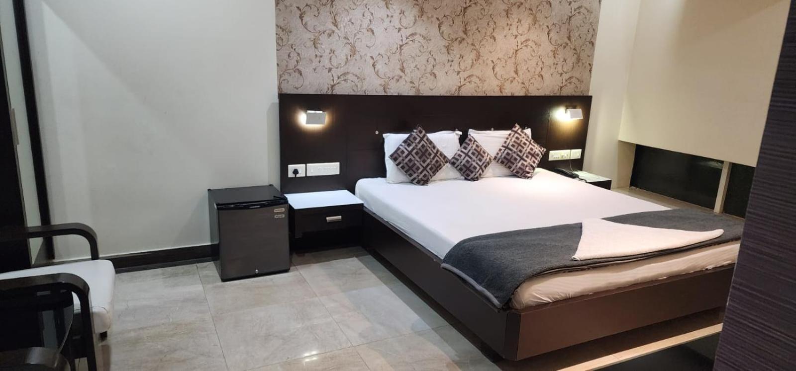 Sri Vijetha Royal Hotell Rājahmundry Exteriör bild